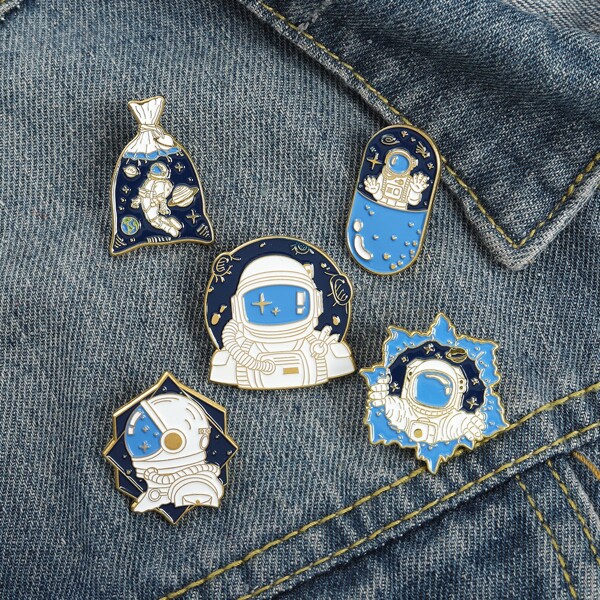 

5pcs Astronaut Design Brooch, Multicolor