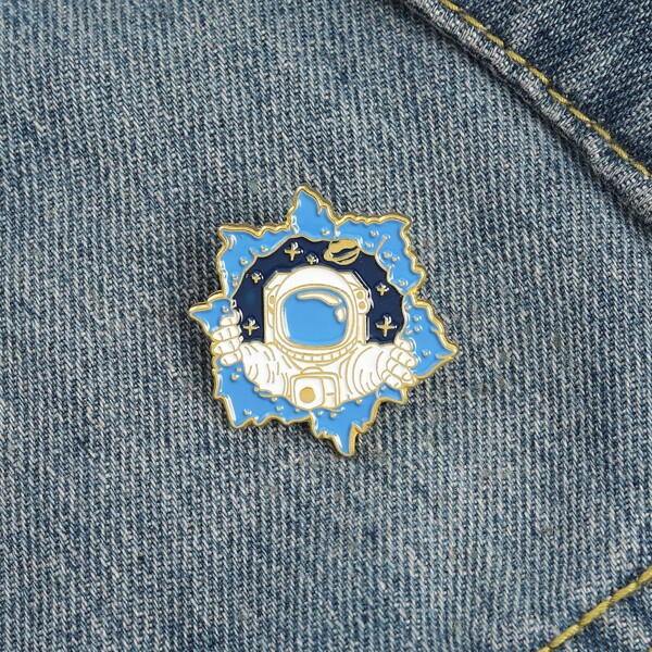 

Astronaut Design Brooch, Multicolor