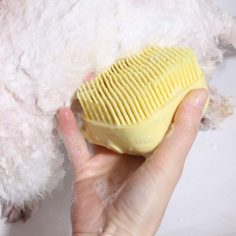 

Silicone Pet Bath Brush, Yellow