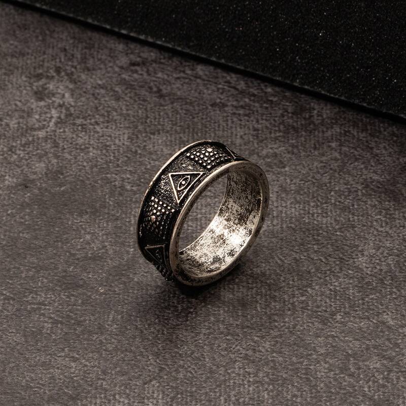 

Guys Triangle Engraved Ring, Antique silver