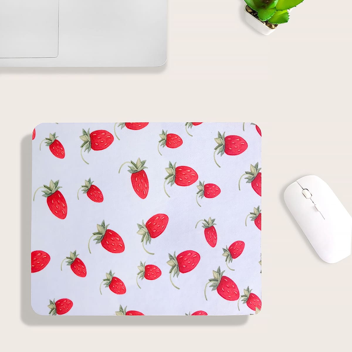 

Strawberry Print Mouse Pad, Multicolor