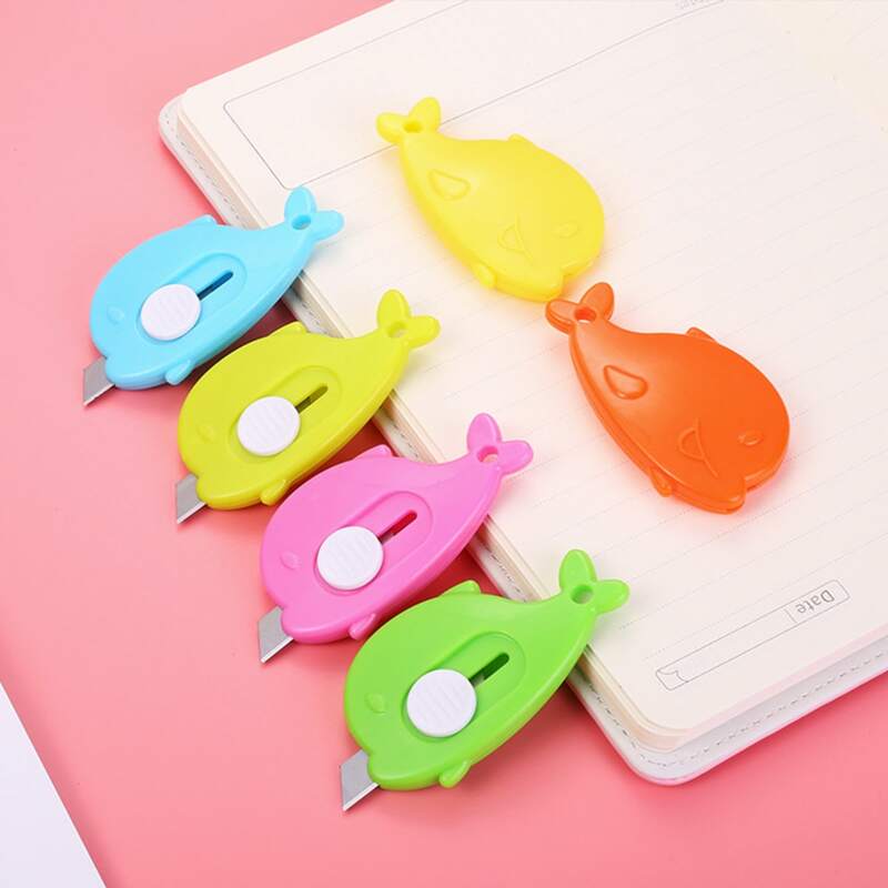 

1pc Whale Shaped Random Utility Knife, Multicolor
