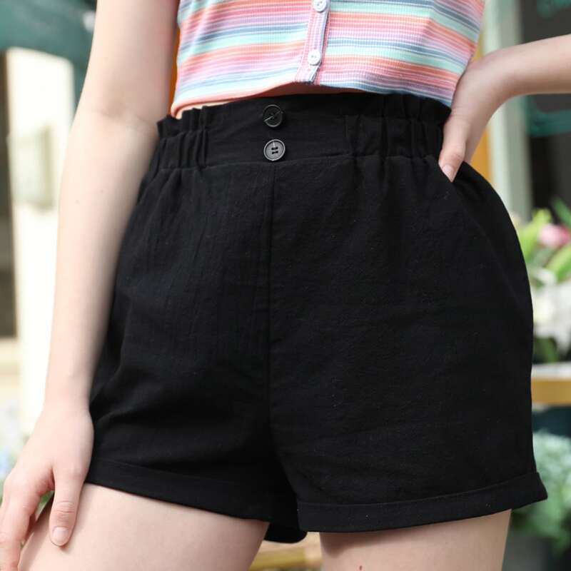 

Solid Button Cuffes Shorts, Black