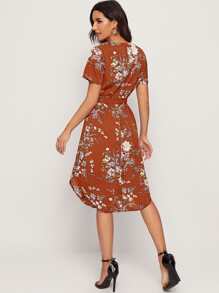 SHEIN Clasi Notch Neck Split Curved Hem Belted Dress - Rust Brown - View 2