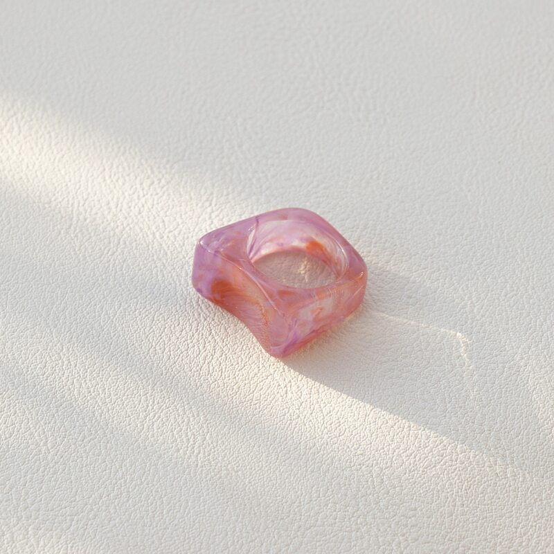 

Hollow Out Resin Ring, Purple