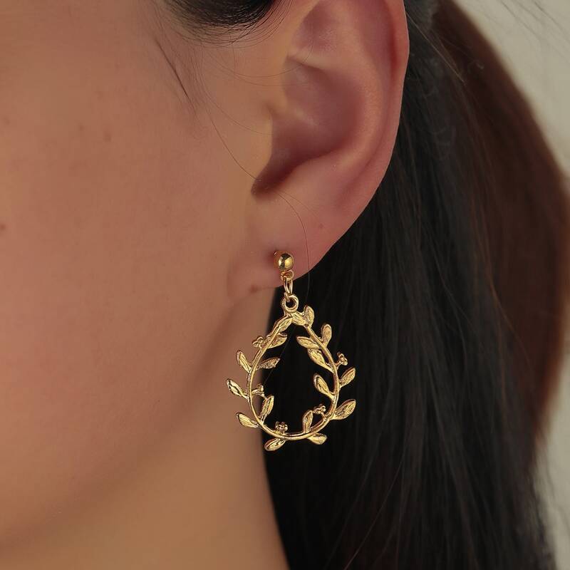 

Leaf Design Drop Earrings, Gold
