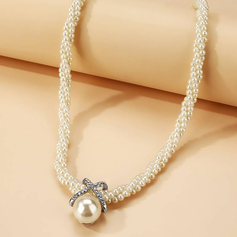 

Twist Faux Pearl Necklace, White