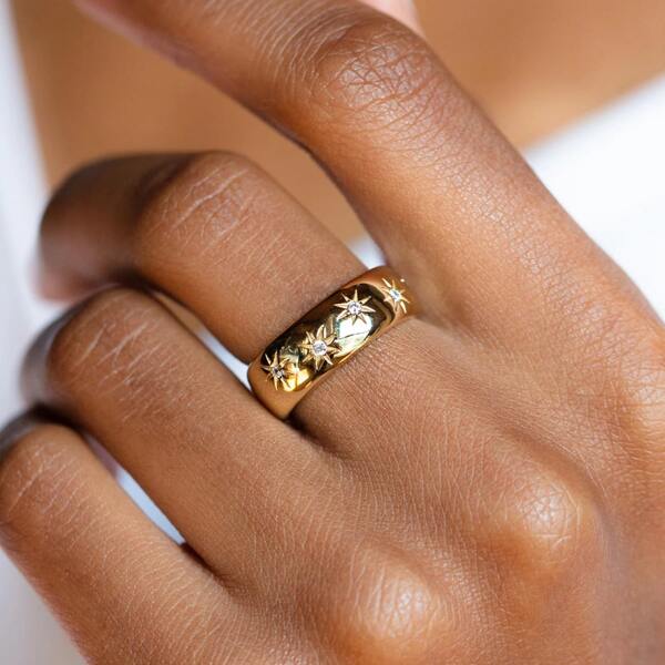 

Star Engraved Ring, Gold
