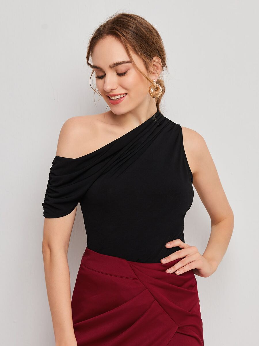 SHEIN 不對稱領抽褶細節素色上衣 - 黑色 - 查看 1