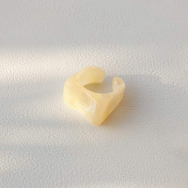 

Hollow Out Resin Ring, Beige