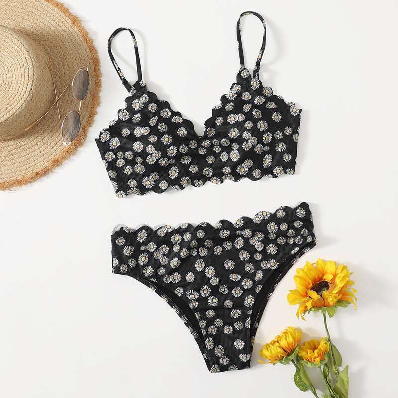 

Daisy Scallop Trim Bikini Swimsuit, Black