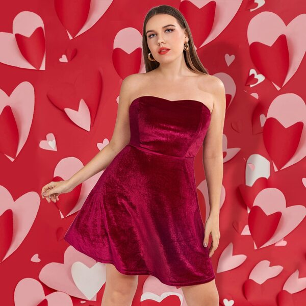

Plus Solid Velvet Shirred Bandeau Dress, Burgundy