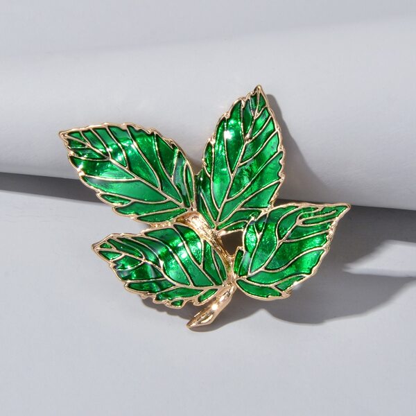 

Leaf Design Brooch, Green