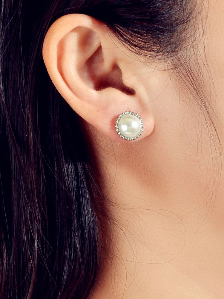 人造珍珠裝飾耳釘 - 銀色 - 查看 2