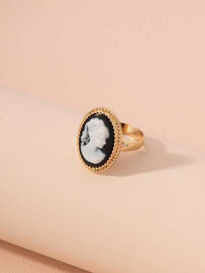 Bague avec détail de figurine