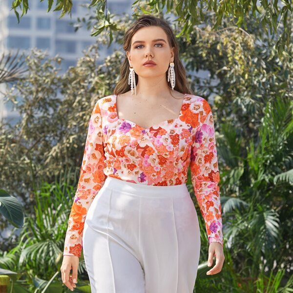 

Plus Floral Sweetheart Neck Tee, Multicolor