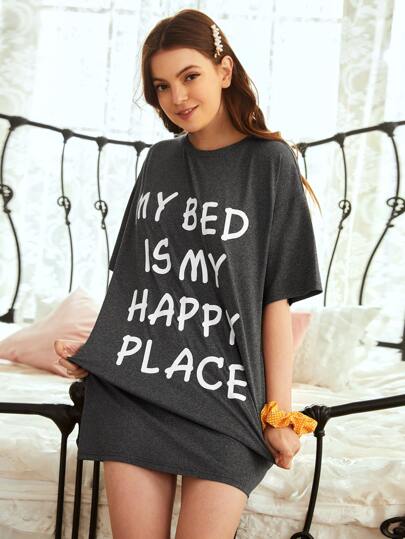 فستان سهرة بجرافيك شعار