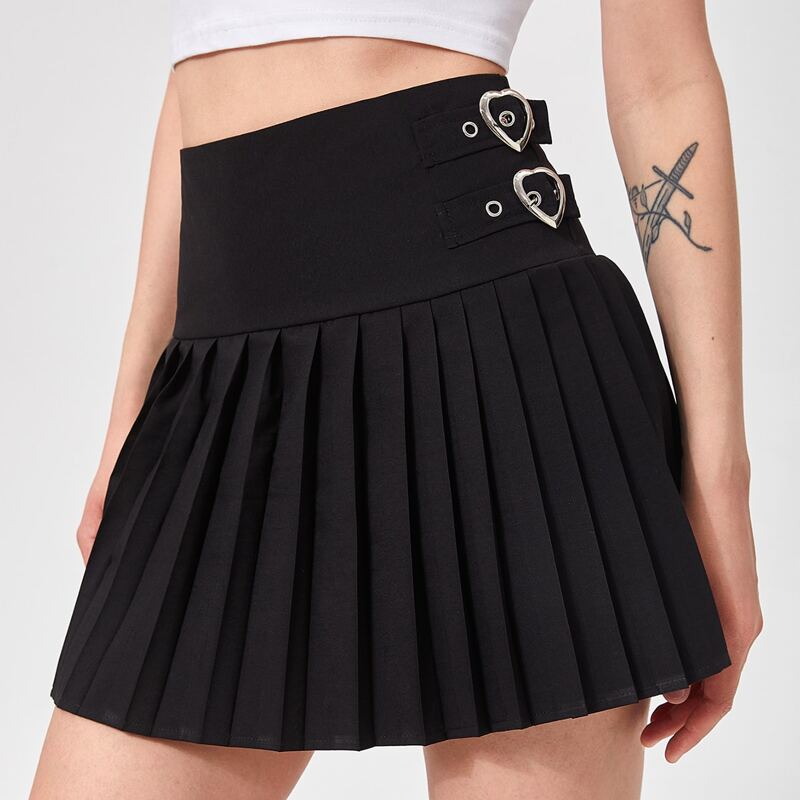 

Heart Buckle Pleated Skirt, Black