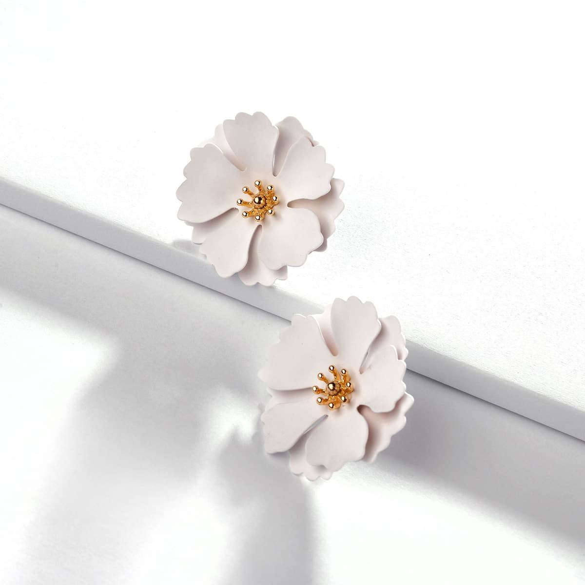 

Flower Design Stud Earrings, White