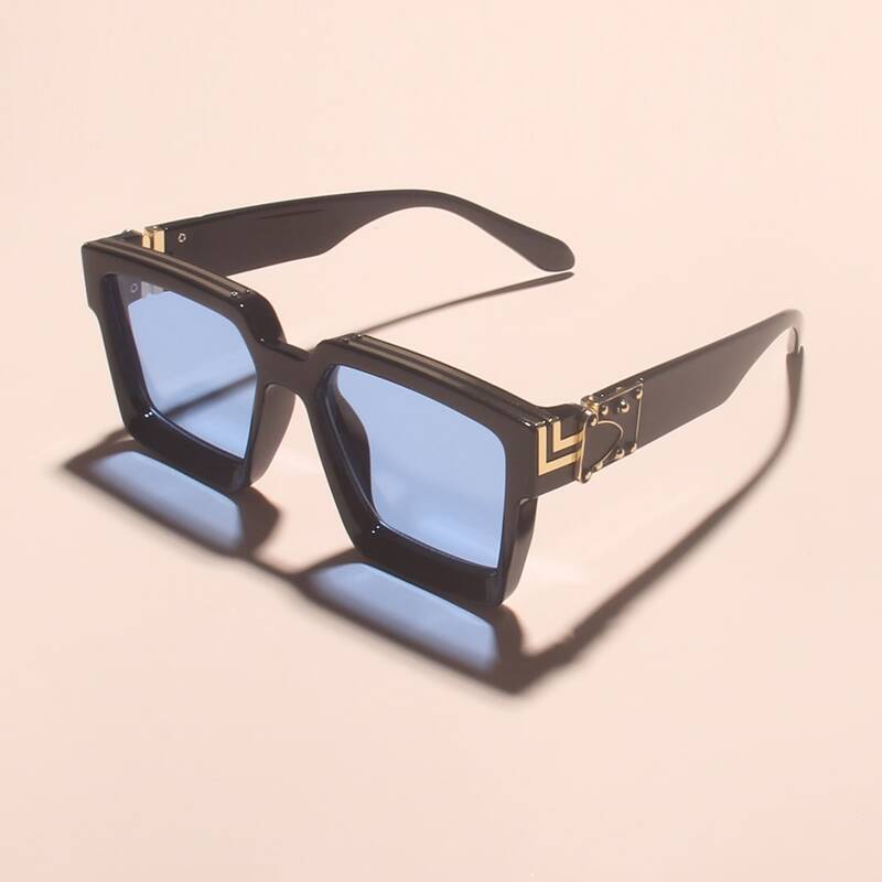 

Square Frame Tinted Lens Sunglasses