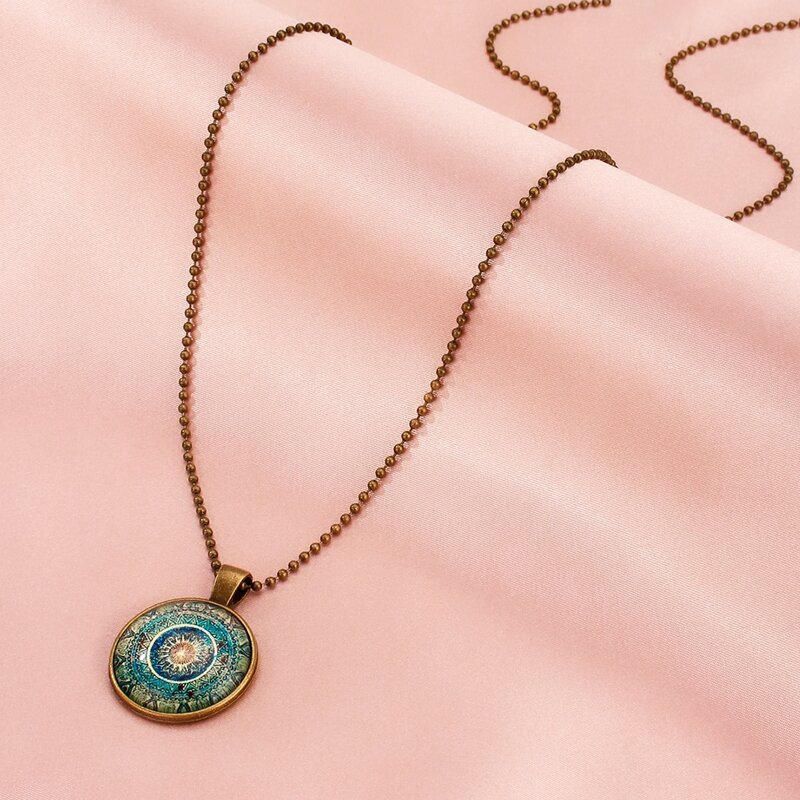 

Retro Pendant Necklace, Multicolor