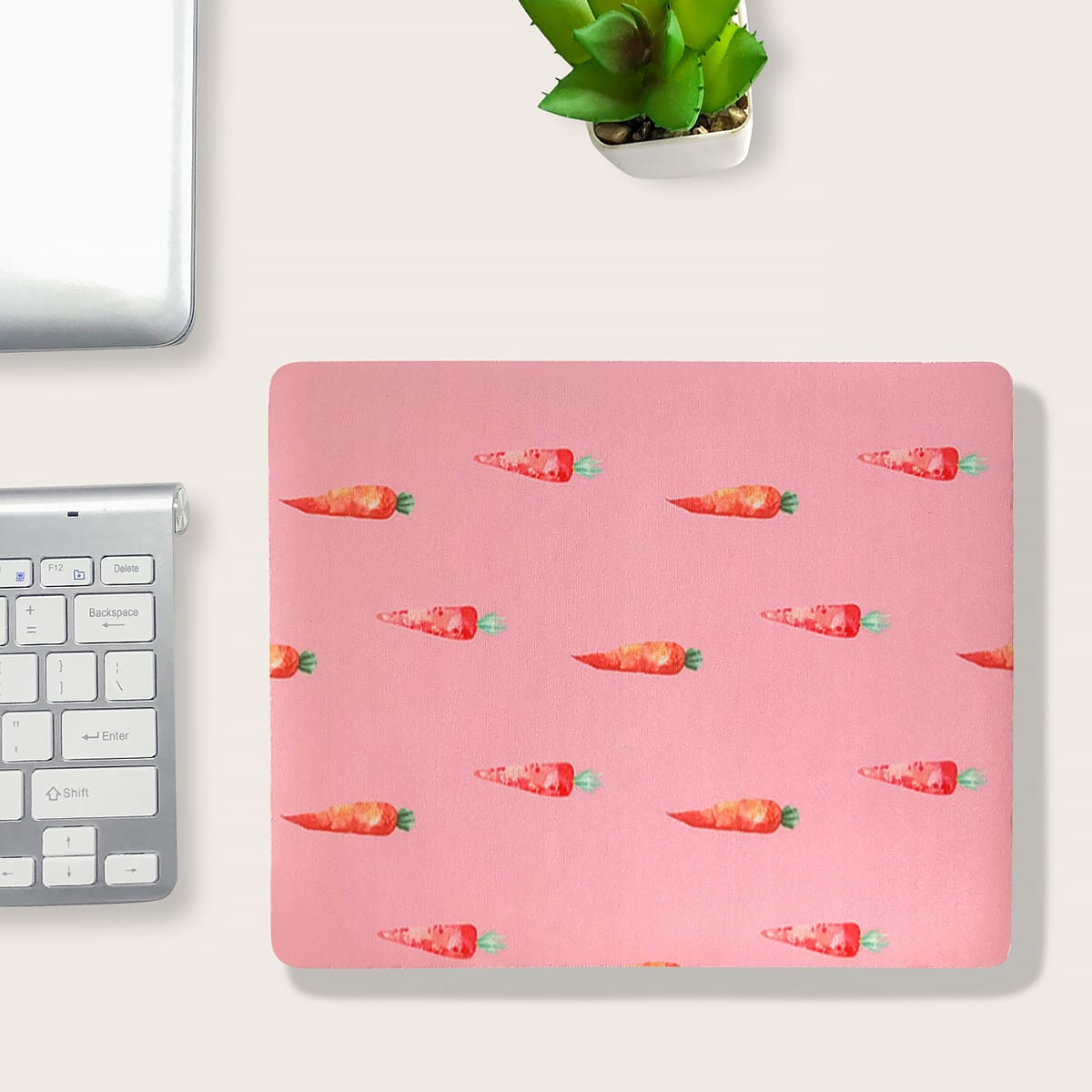 

Carrot Print Mouse Pad, Multicolor