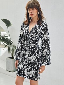 SHEIN Lantern Sleeve Knot Front Ruched Waist Allover Print Dress - Black and White - View 4
