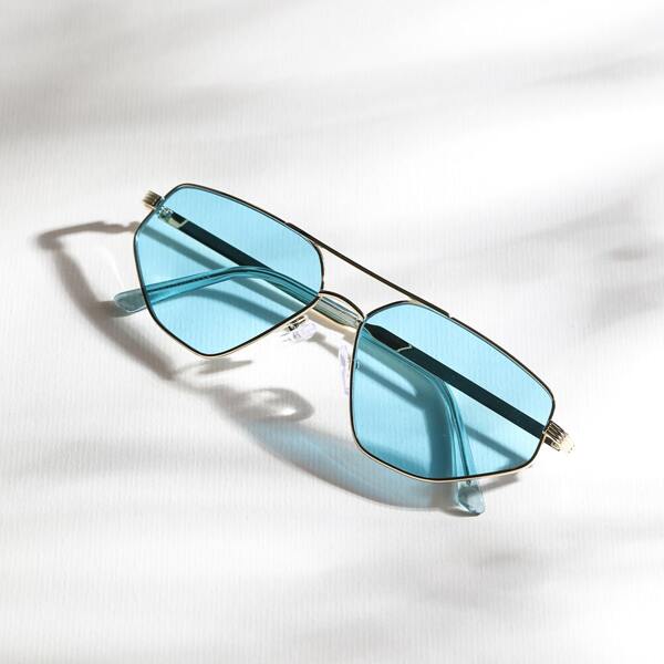 

Metal Frame Tinted Lens Sunglasses