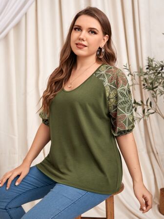 تي شيرت باكمام راجلان بطباعة زهر مقاس كبير