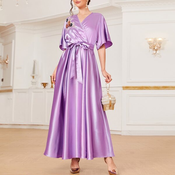 

Платье с поясом и аппликацией, Сиреневый фиолетовый