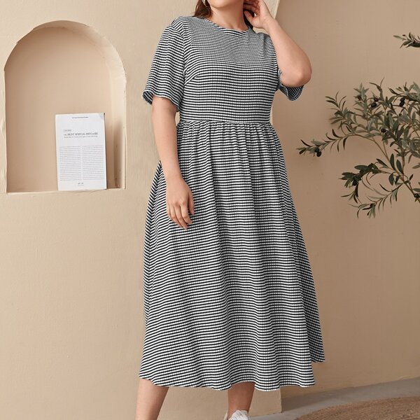 

Plus Plaid Flared Hem Dress, Black and white