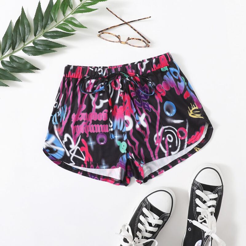 

Knot Waist Letter Graphic Shorts, Multicolor