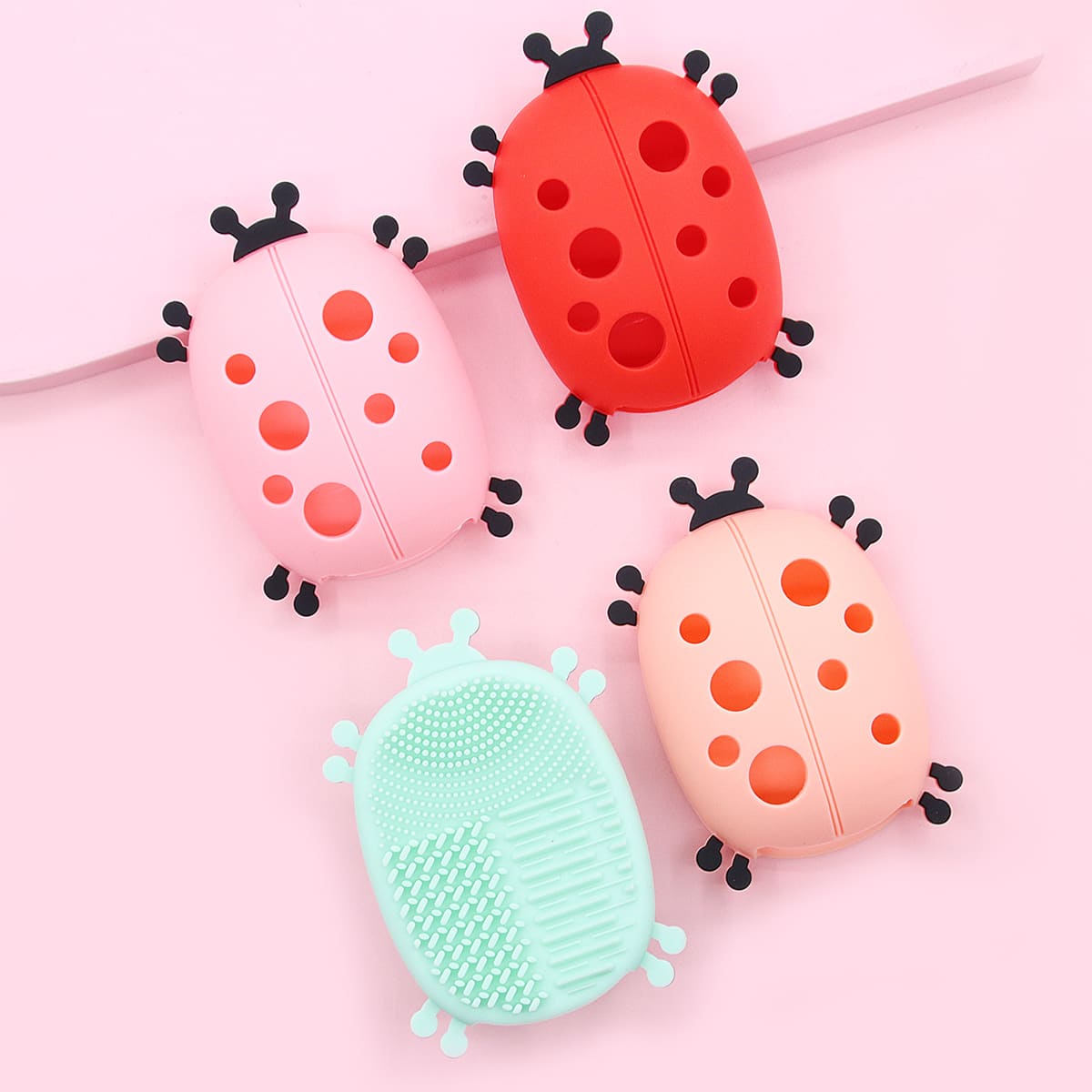 

1pc Random Ladybug Shaped Makeup Brush Cleaning Tool, Multicolor