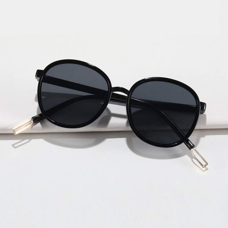 

Round Frame Sunglasses