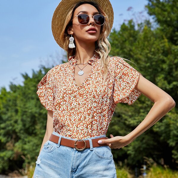 

Notch Neck Ditsy Floral Blouse, Multicolor