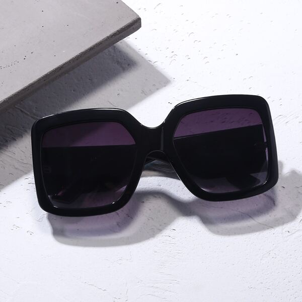 

Square Frame Sunglasses
