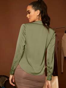 SHEIN Privé Camisa unicolor con bolsillo delantero - Verde Oliva - Ver 2