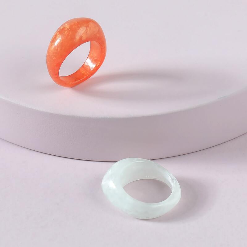 

2pcs Clear Acrylic Ring, Multicolor