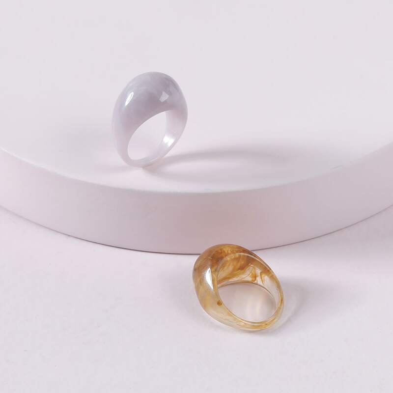 

2pcs Clear Acrylic Ring, Multicolor