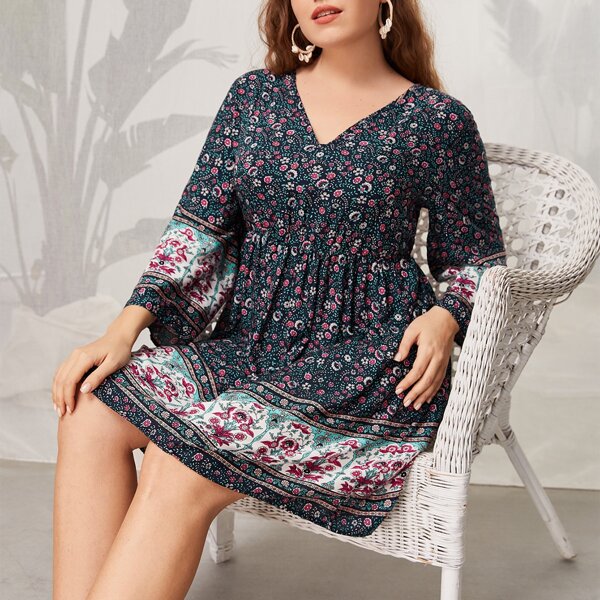 

Plus V Neck Ditsy Floral Dress, Multicolor