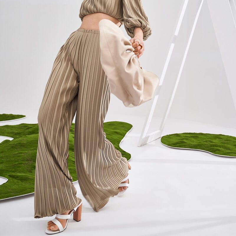 

Pleated Lettuce Hem Solid Pants, Khaki