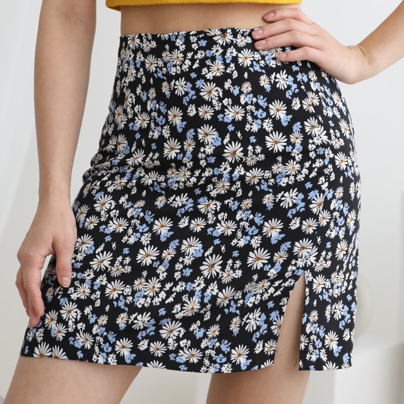 

Daisy Floral Slit Skirt, Multicolor