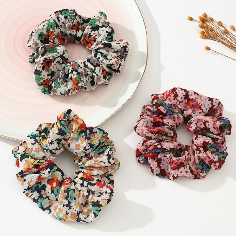 

2pcs Random Ditsy Floral Scrunchie, Multicolor