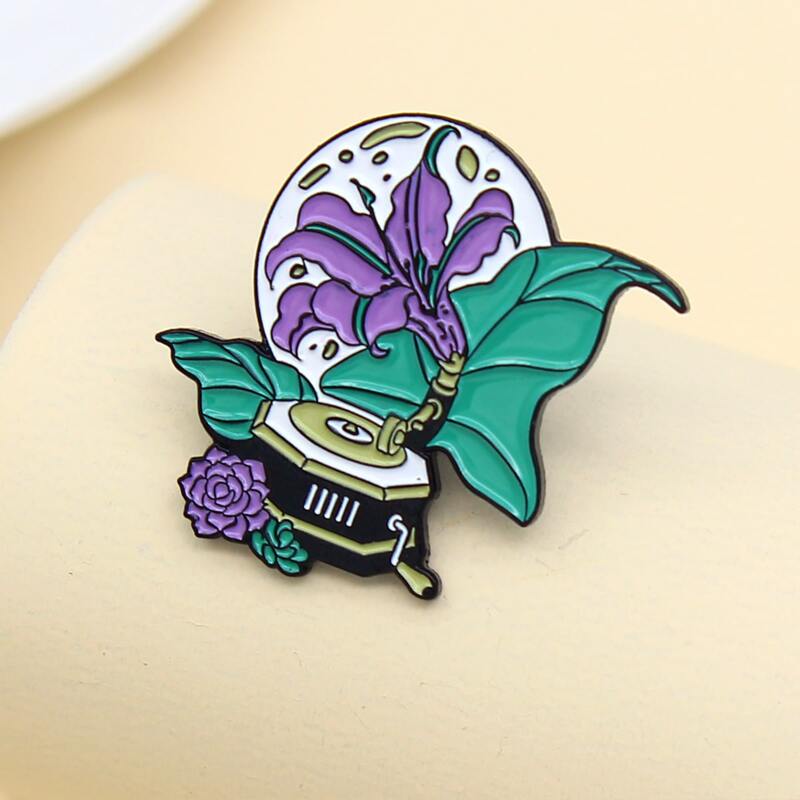 

Gramophone Flower Design Brooch, Multicolor