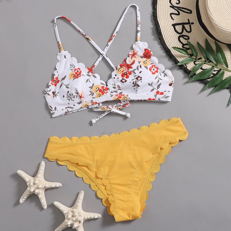 

Scallop Trim Floral Bikini Swimsuit, Multicolor