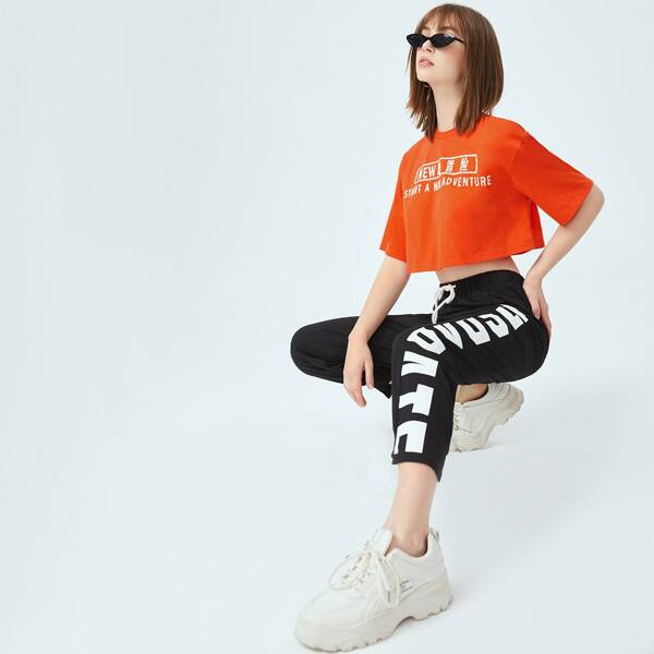 

Slogan Graphic Crop Top & Joggers Set, Multicolor