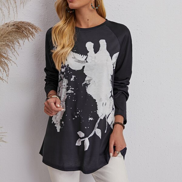 

Giraffe Print Raglan Sleeve Tee, Black