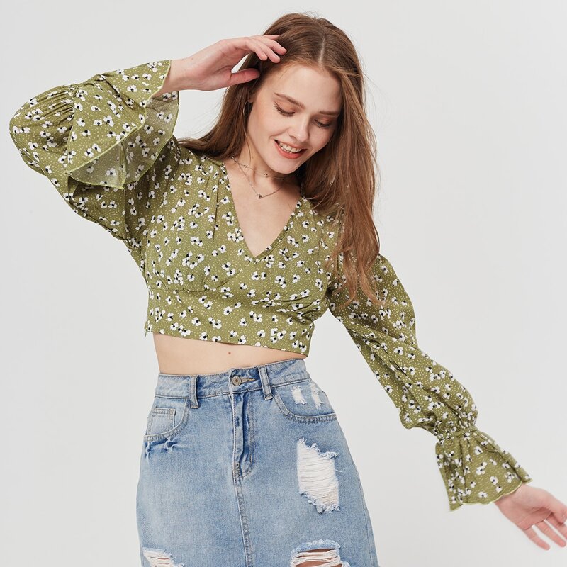 

Ditsy Floral Print Bell Sleeve Crop Top, Green