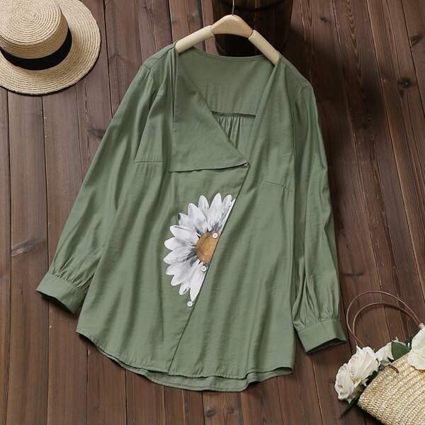 

Plus Daisy Print Curved Hem Blouse, Mint green