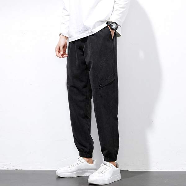 

Men Solid Slant Pocket Carrot Pants, Black